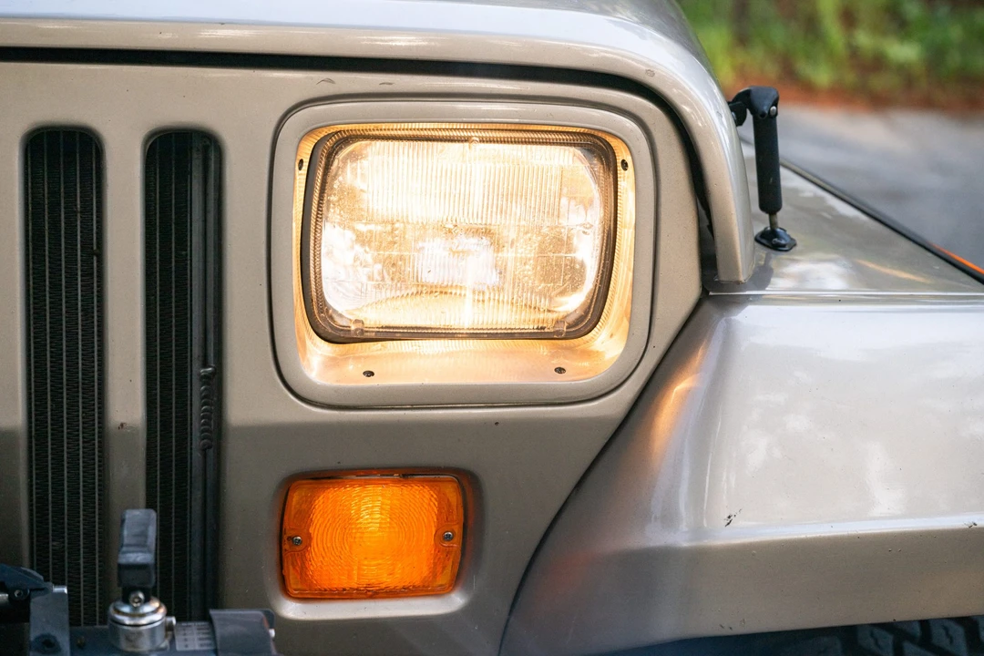 1993 Jeep YJ Wrangler - Image 12 of 31