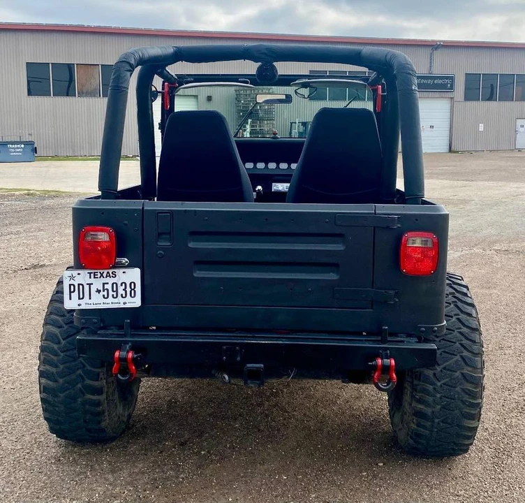 1993 Jeep YJ Wrangler - Image 5 of 10