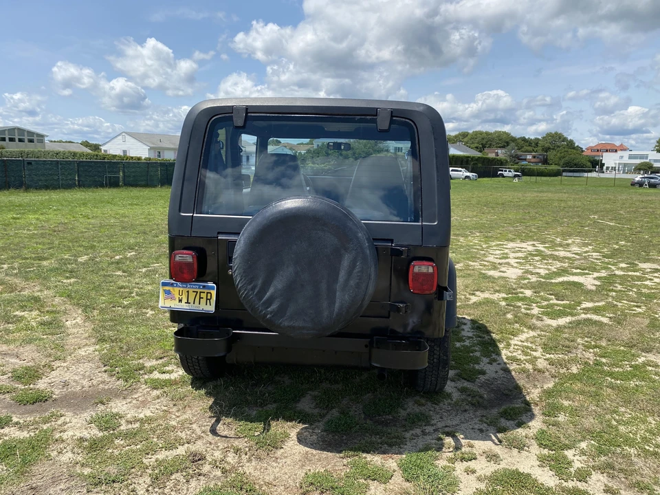 1993 Jeep YJ Wrangler - Image 19 of 31