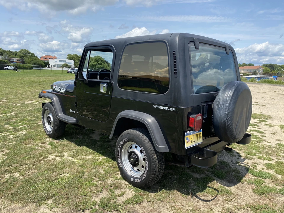 1993 Jeep YJ Wrangler - Image 16 of 31