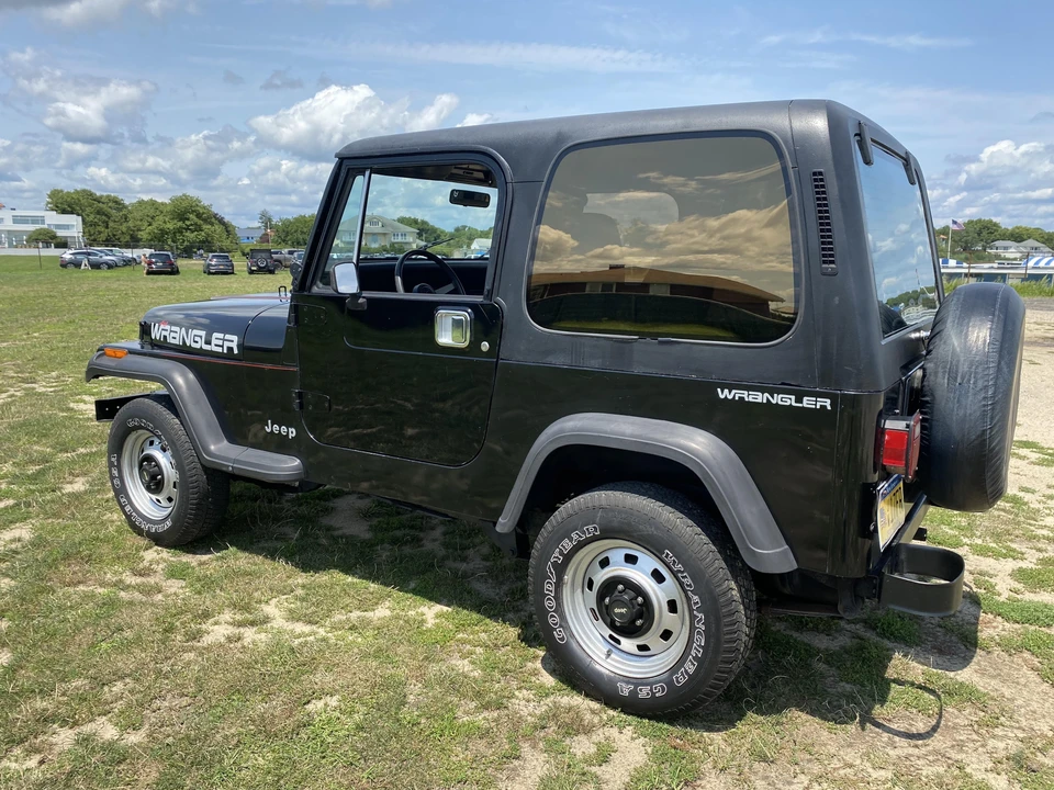 1993 Jeep YJ Wrangler - Image 15 of 31