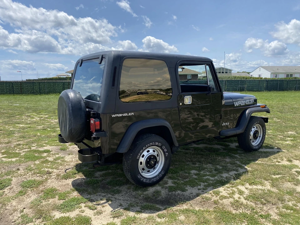 1993 Jeep YJ Wrangler - Image 21 of 31
