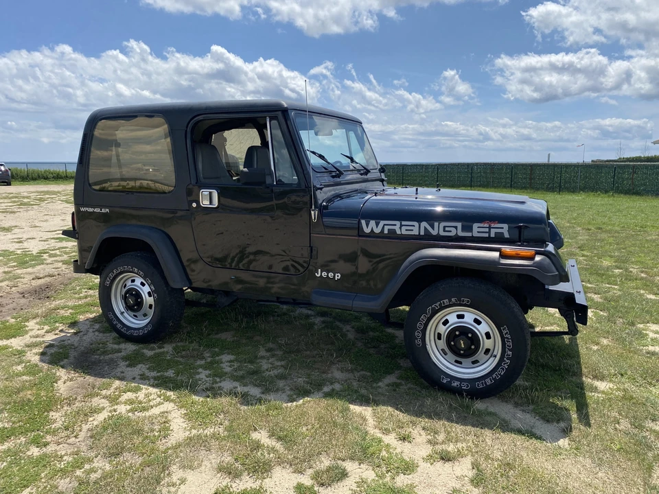 1993 Jeep YJ Wrangler - Image 25 of 31