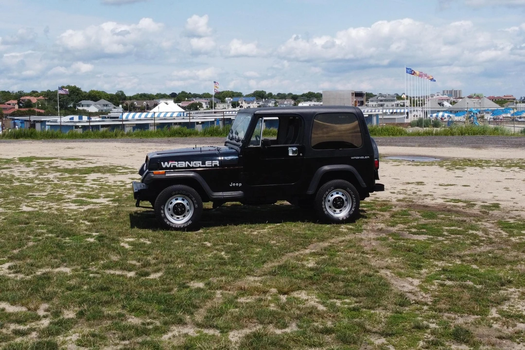1993 Jeep YJ Wrangler - Image 13 of 31