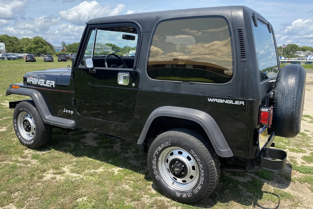 1993 Jeep YJ Wrangler - Image 4 of 31