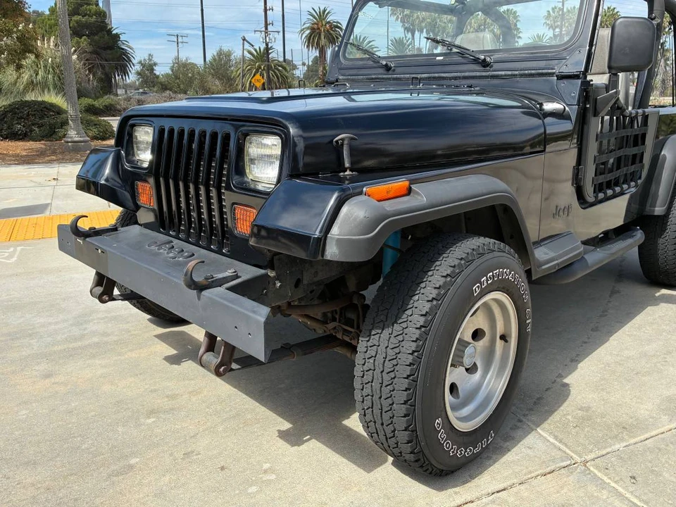 1993 Jeep YJ Wrangler - Image 16 of 17