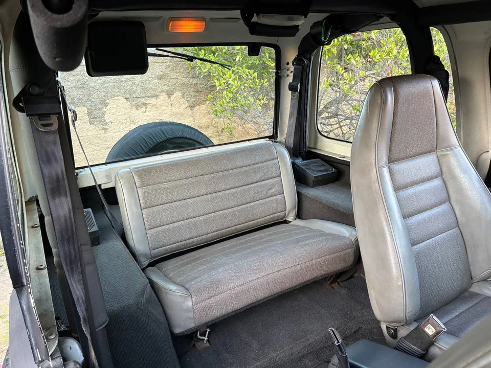 1993 Jeep YJ Wrangler - Image 12 of 17