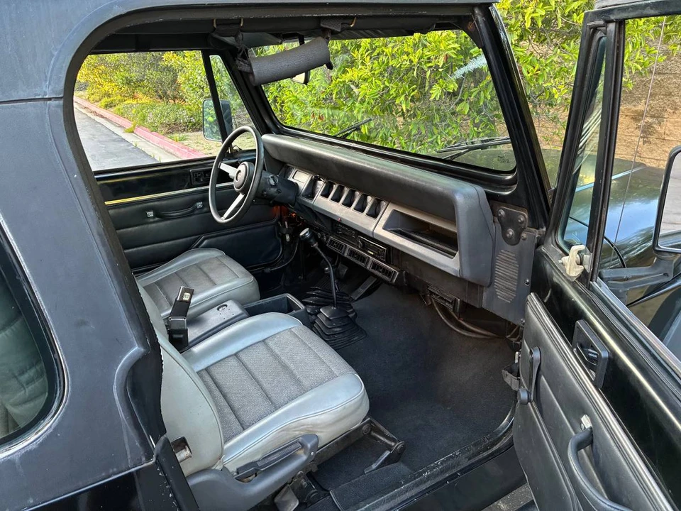 1993 Jeep YJ Wrangler - Image 10 of 17