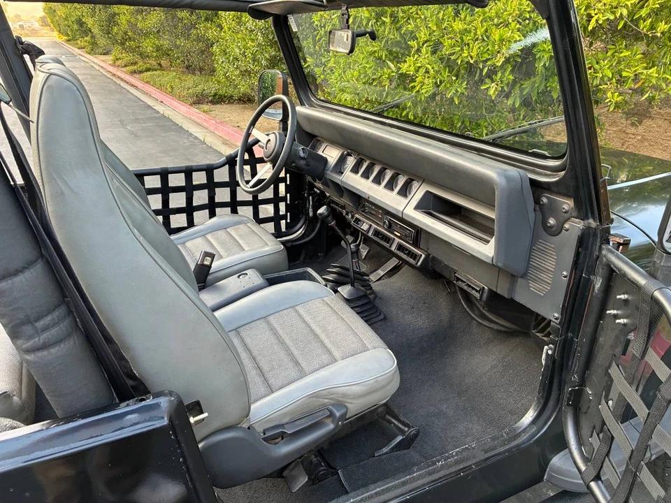 1993 Jeep YJ Wrangler - Image 10 of 17