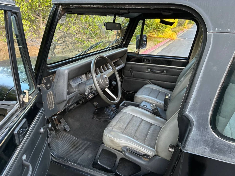 1993 Jeep YJ Wrangler - Image 9 of 17