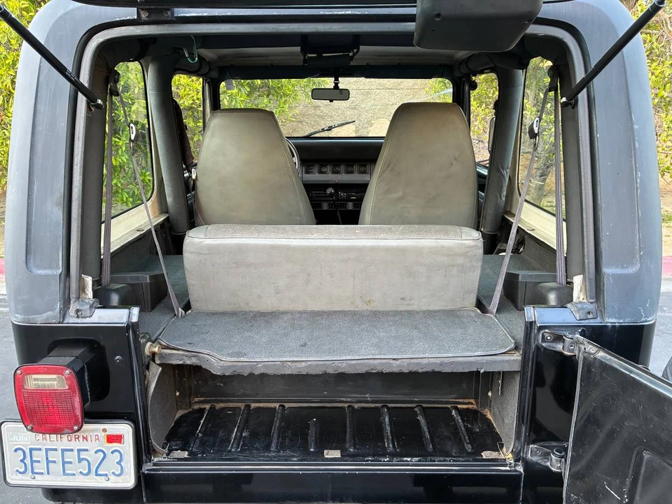 1993 Jeep YJ Wrangler - Image 14 of 17