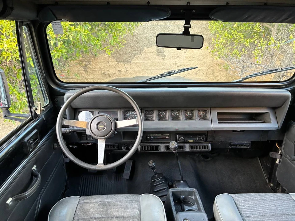 1993 Jeep YJ Wrangler - Image 8 of 17