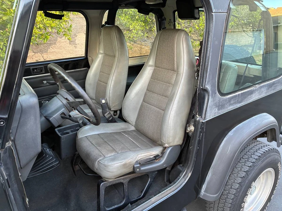 1993 Jeep YJ Wrangler - Image 11 of 17