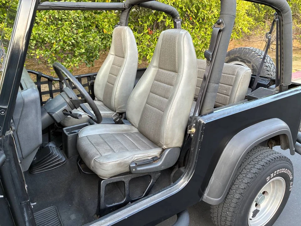 1993 Jeep YJ Wrangler - Image 11 of 17