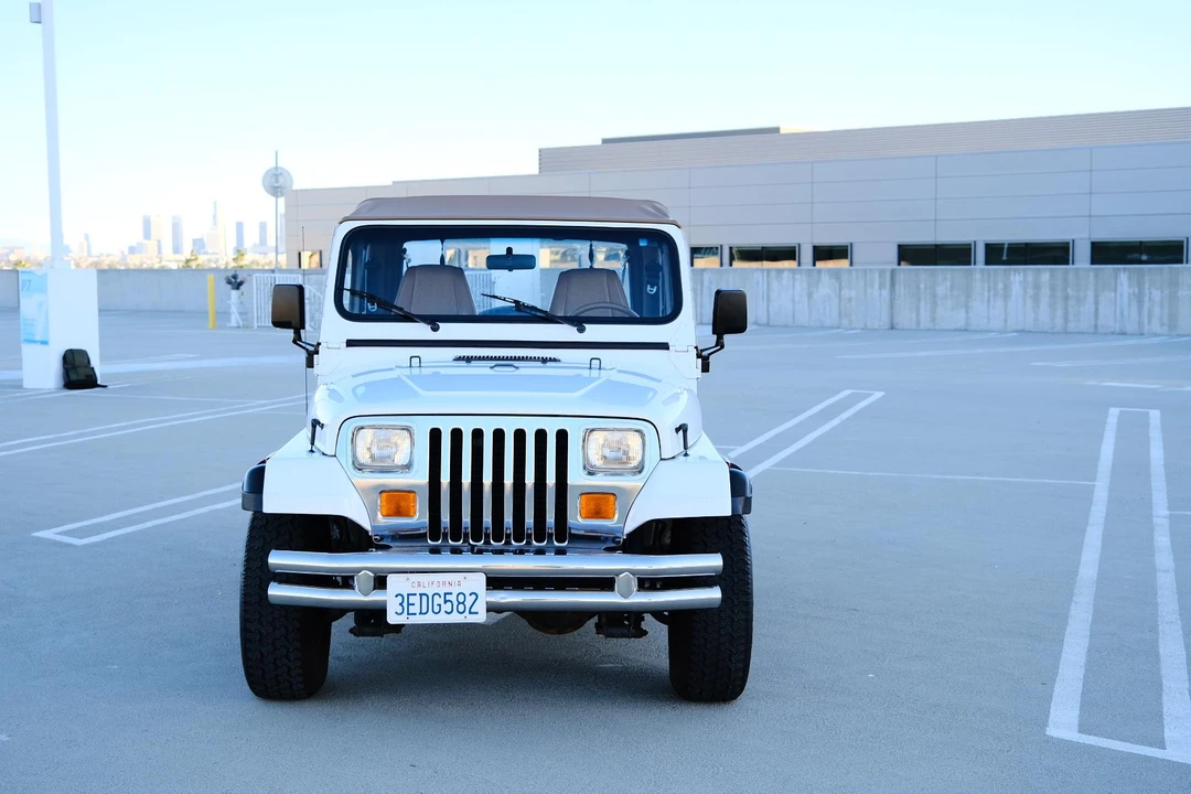 1993 Jeep YJ Wrangler - Image 5 of 31