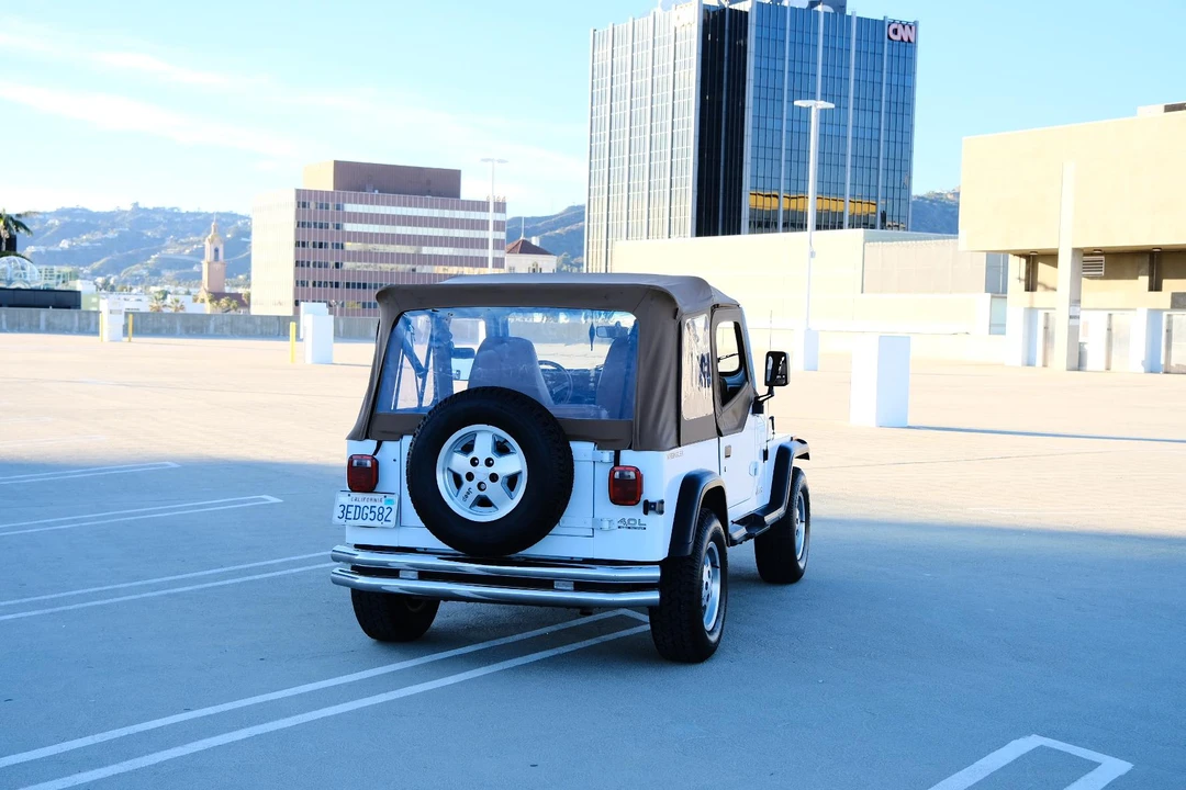 1993 Jeep YJ Wrangler - Image 15 of 31