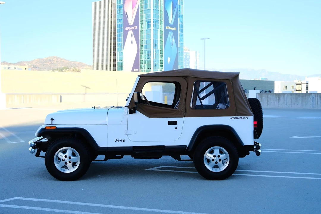 1993 Jeep YJ Wrangler - Image 21 of 31