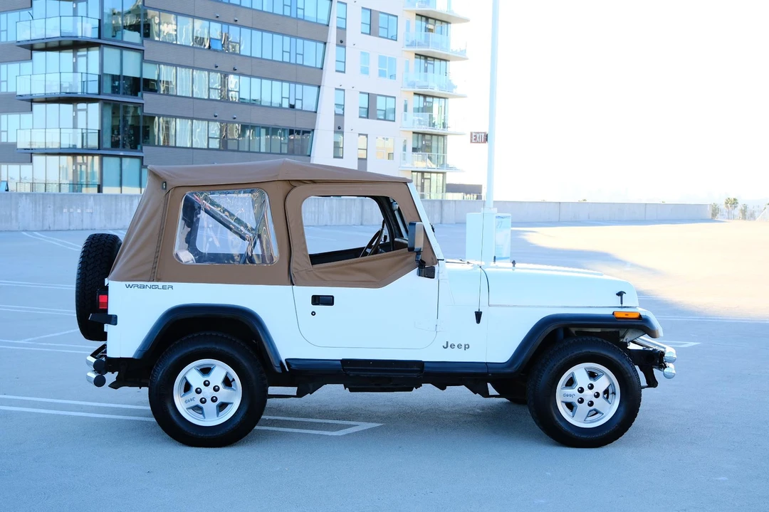 1993 Jeep YJ Wrangler - Image 12 of 31