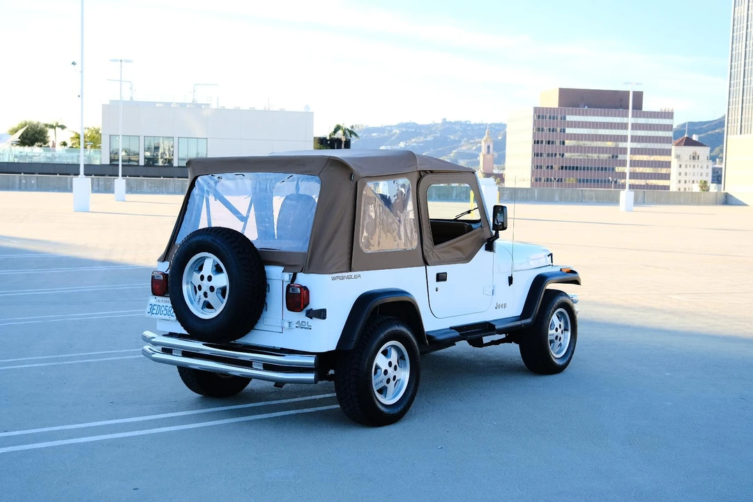 1993 Jeep YJ Wrangler - Image 14 of 31