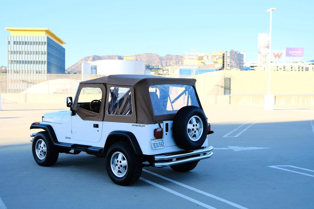 1993 Jeep YJ Wrangler - Image 18 of 31