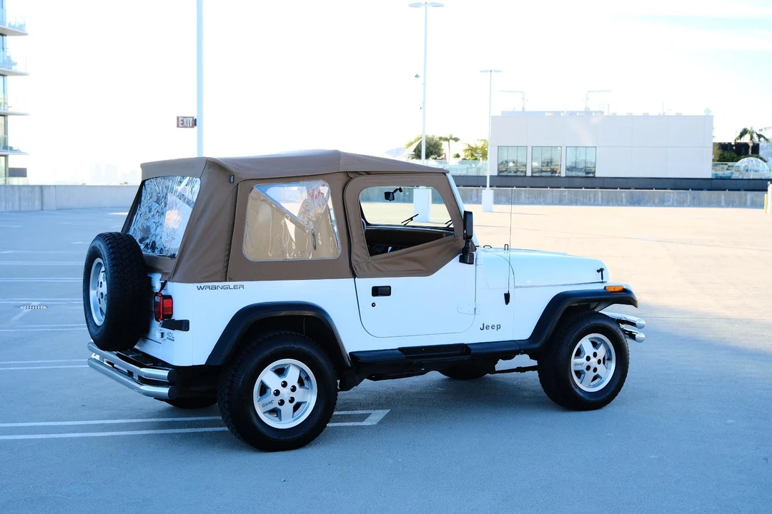 1993 Jeep YJ Wrangler - Image 13 of 31