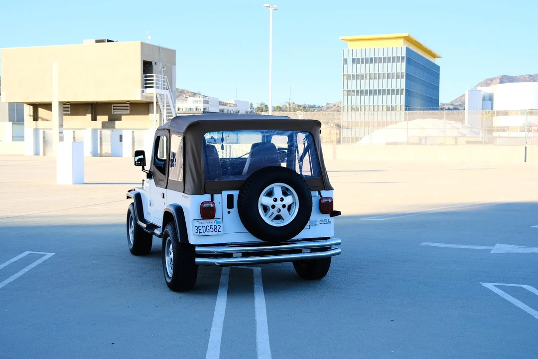 1993 Jeep YJ Wrangler - Image 17 of 31