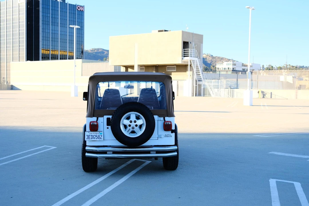 1993 Jeep YJ Wrangler - Image 16 of 31