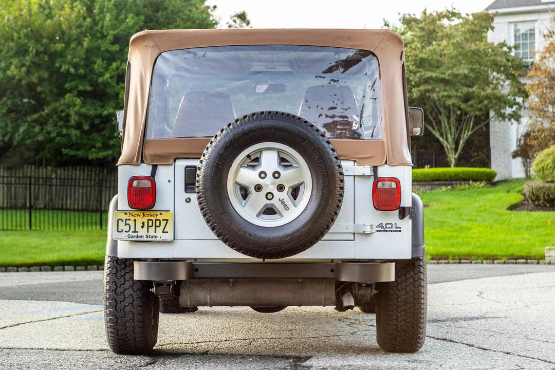 1993 Jeep YJ Wrangler - Image 5 of 31