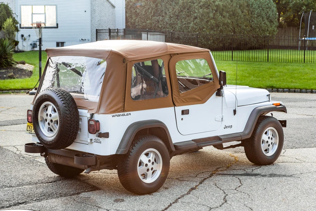 1993 Jeep YJ Wrangler - Image 6 of 31
