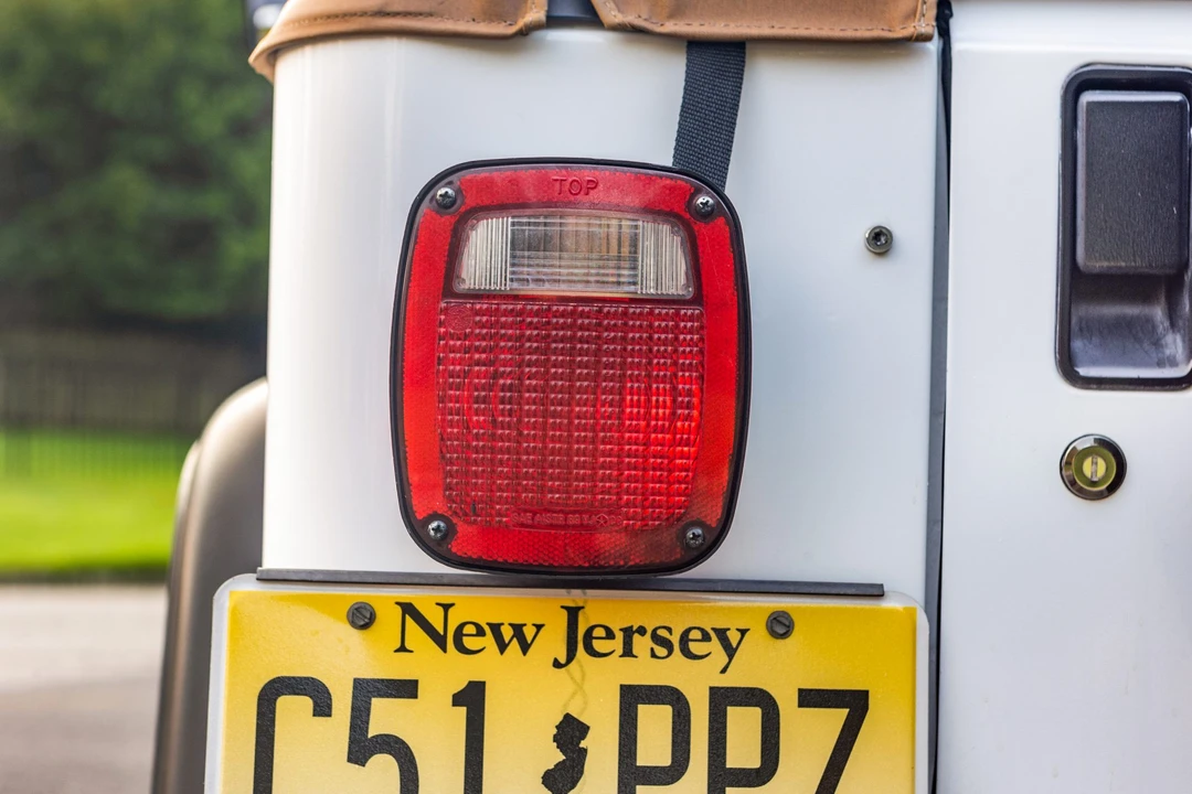 1993 Jeep YJ Wrangler - Image 17 of 31