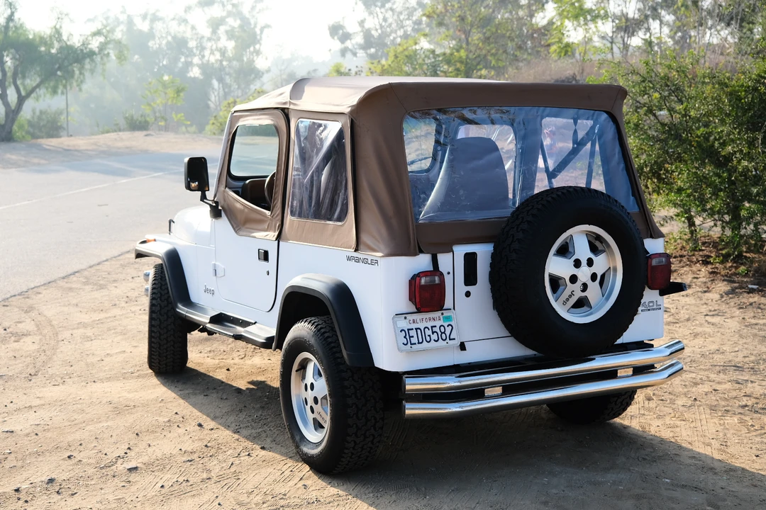 1993 Jeep YJ Wrangler - Image 26 of 31