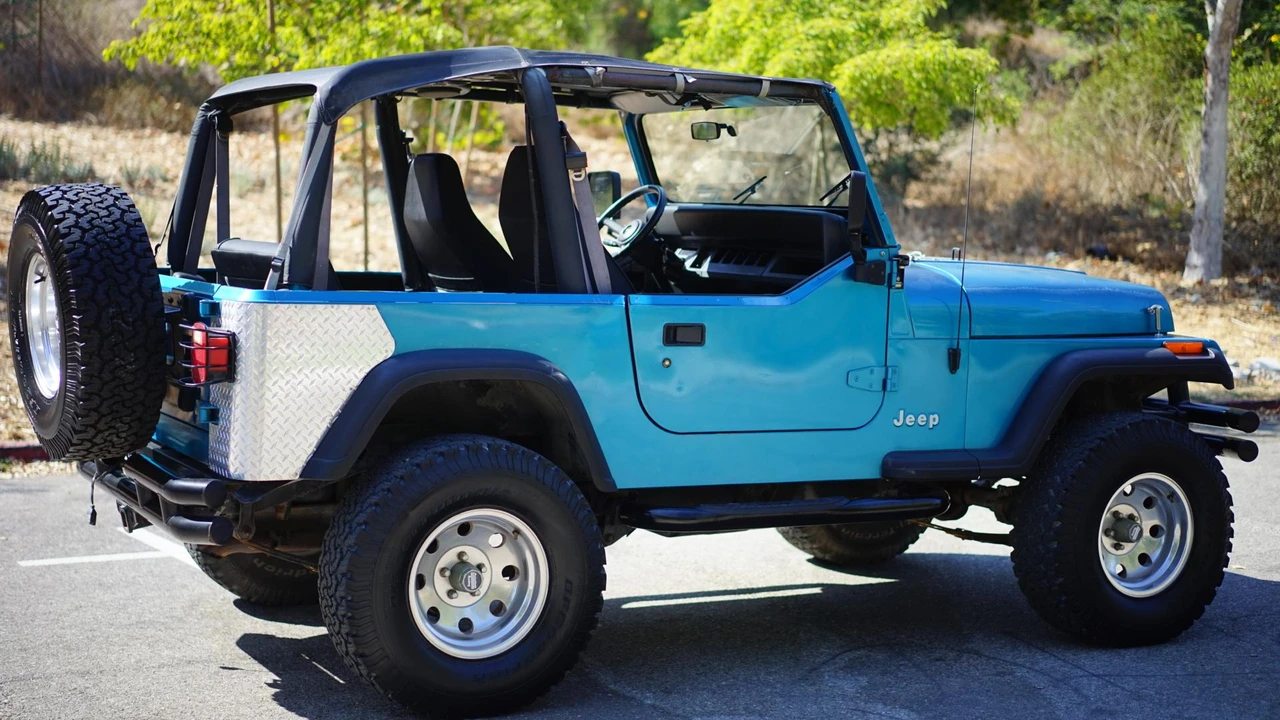 1993 Jeep YJ Wrangler - Image 14 of 31
