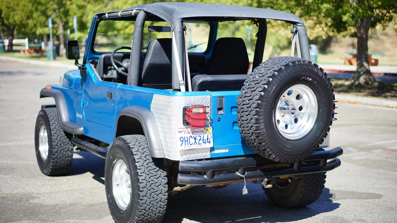1993 Jeep YJ Wrangler - Image 18 of 31