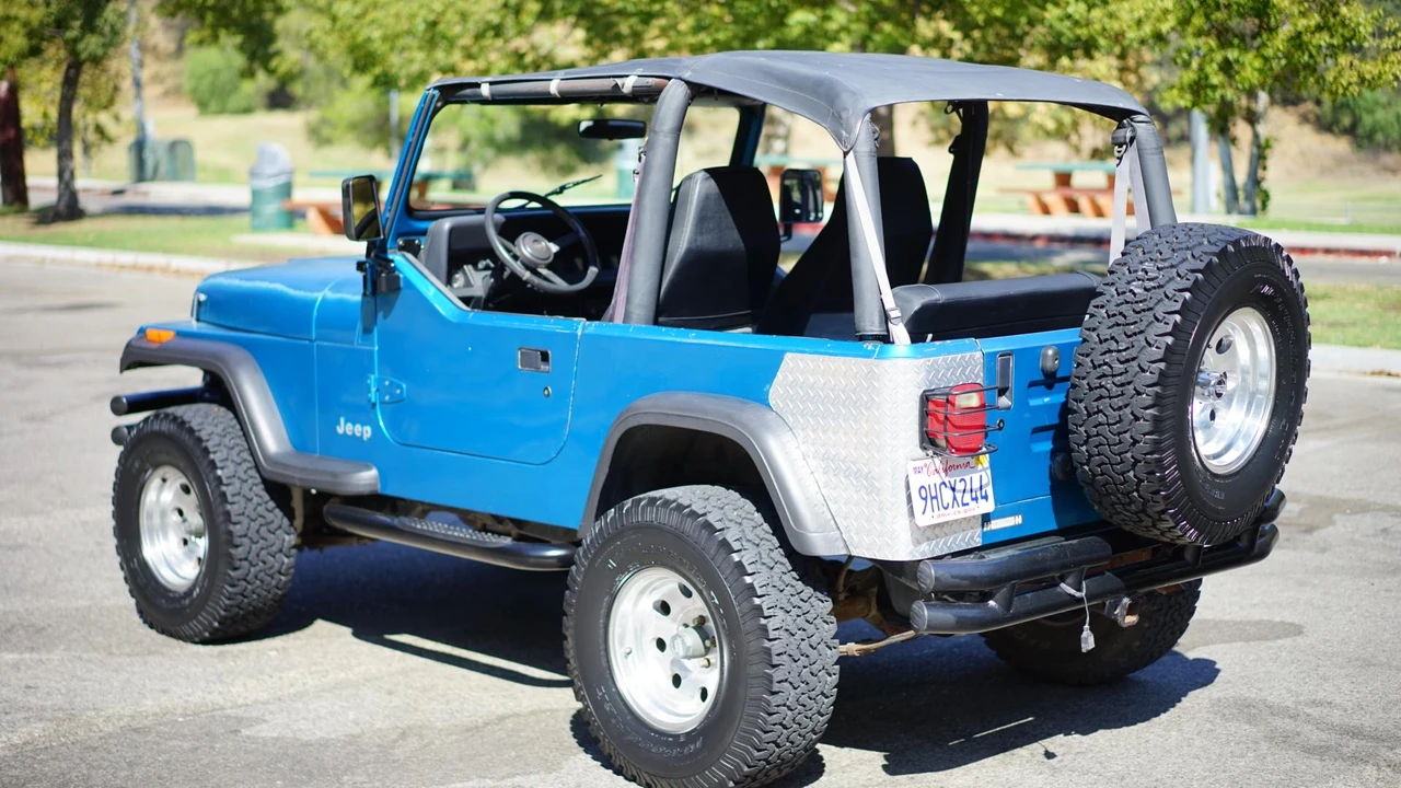 1993 Jeep YJ Wrangler - Image 19 of 31