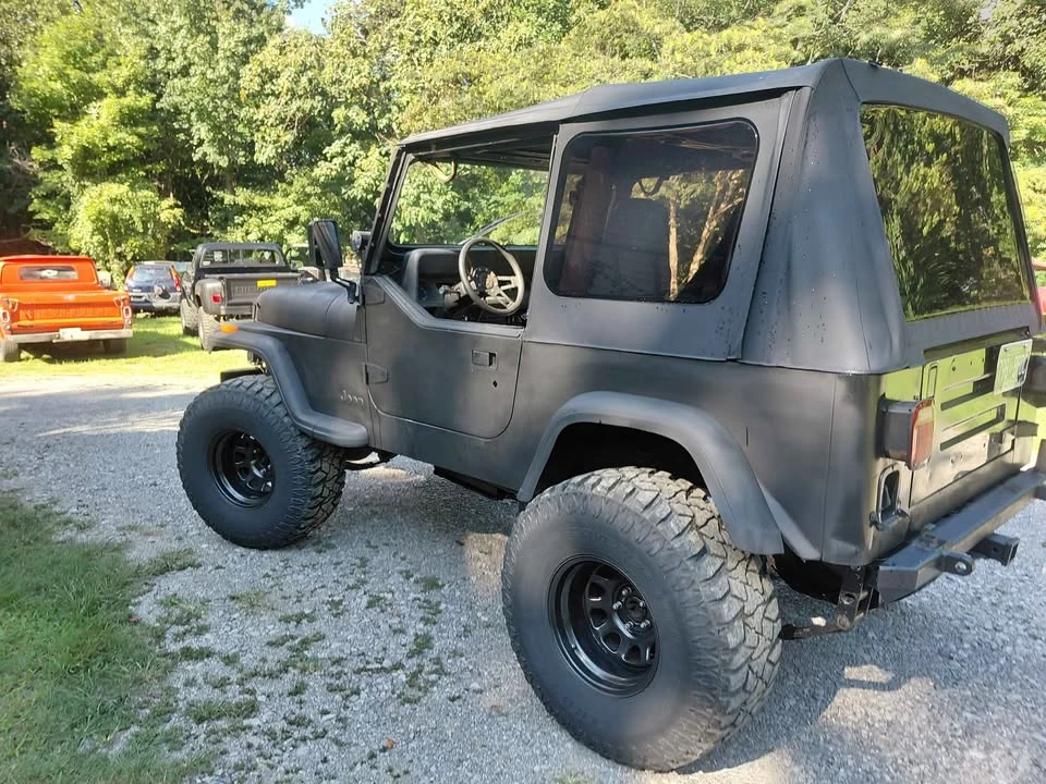1993 Jeep YJ Wrangler - Image 5 of 15