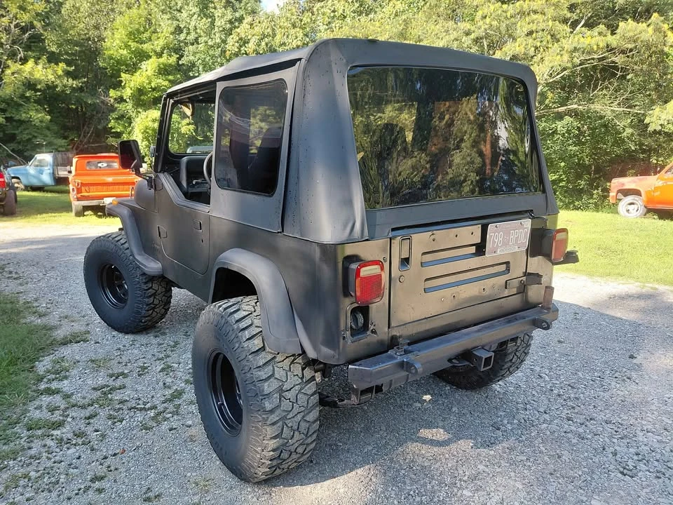 1993 Jeep YJ Wrangler - Image 8 of 15