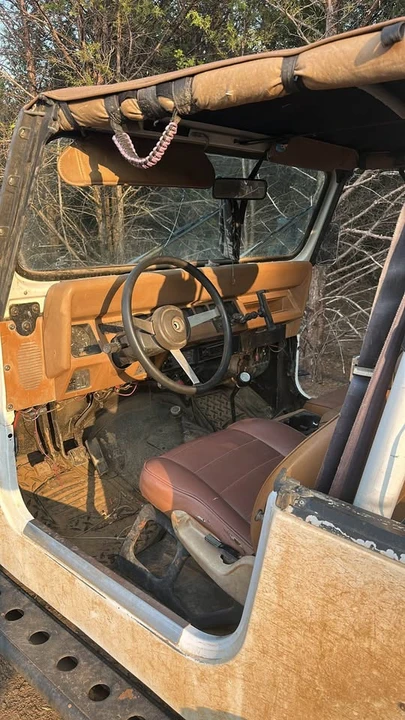 1993 Jeep YJ Wrangler - Image 5 of 5