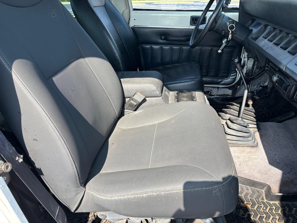 1993 Jeep YJ Wrangler - Image 26 of 31