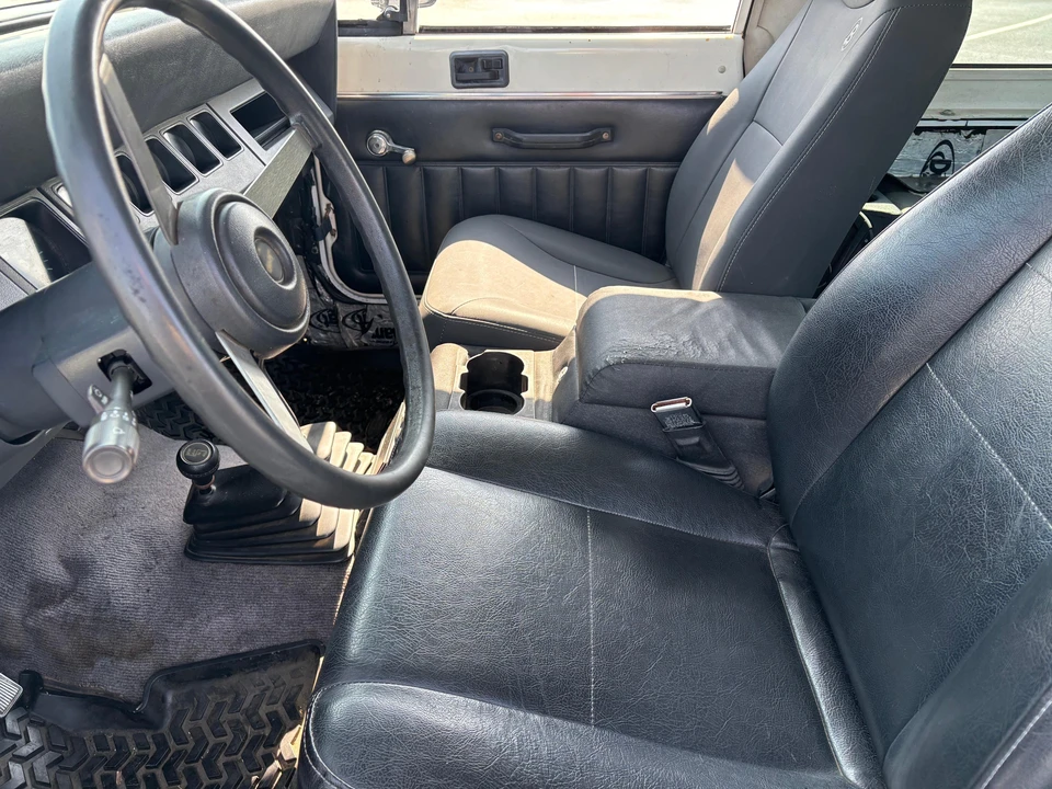 1993 Jeep YJ Wrangler - Image 25 of 31