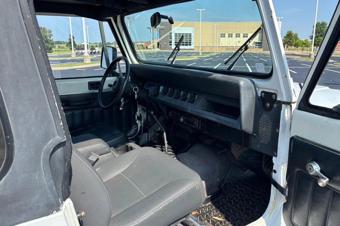 1993 Jeep YJ Wrangler - Image 22 of 31