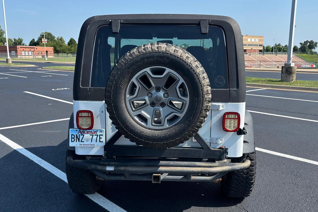 1993 Jeep YJ Wrangler - Image 5 of 31