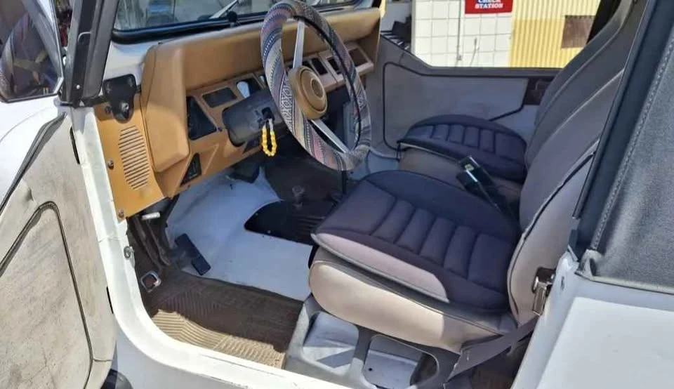 1993 Jeep YJ Wrangler - Image 7 of 14