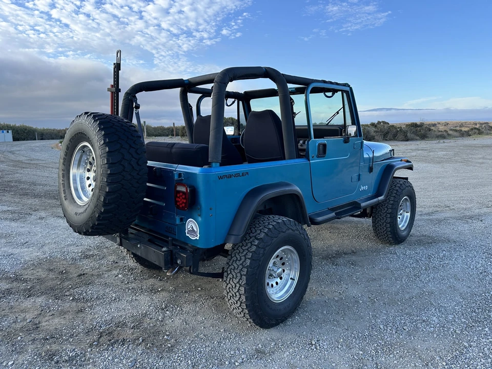 1993 Jeep YJ Wrangler - Image 6 of 31