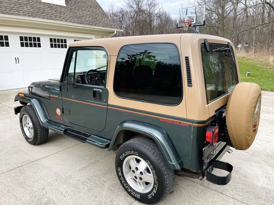 1993 Jeep YJ Wrangler - Image 15 of 31
