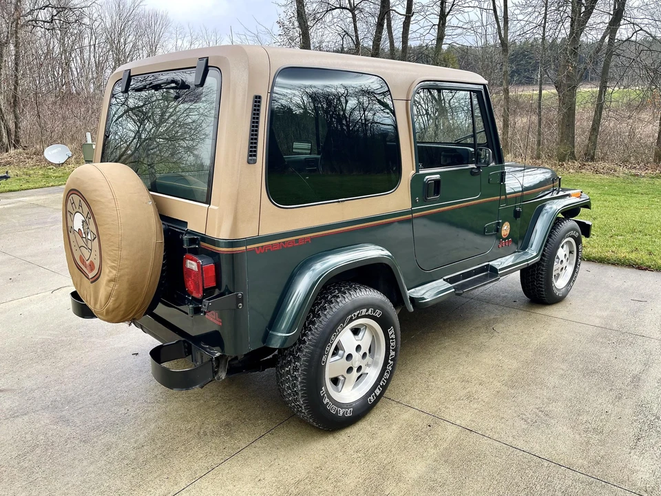 1993 Jeep YJ Wrangler - Image 12 of 31