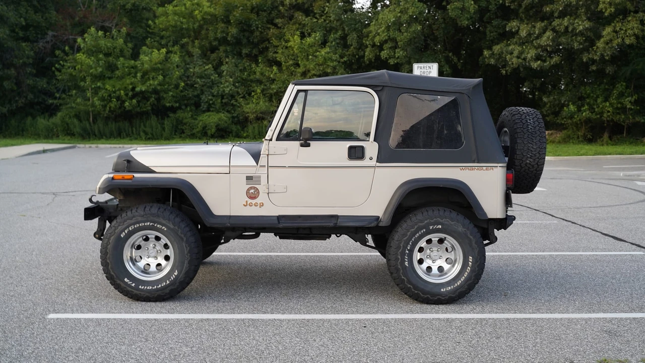 1993 Jeep YJ Wrangler - Image 4 of 31