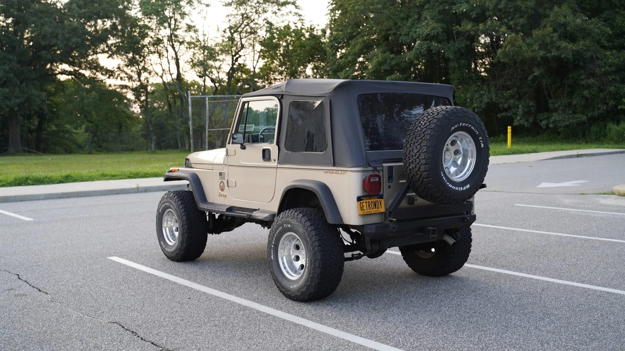 1993 Jeep YJ Wrangler - Image 5 of 31