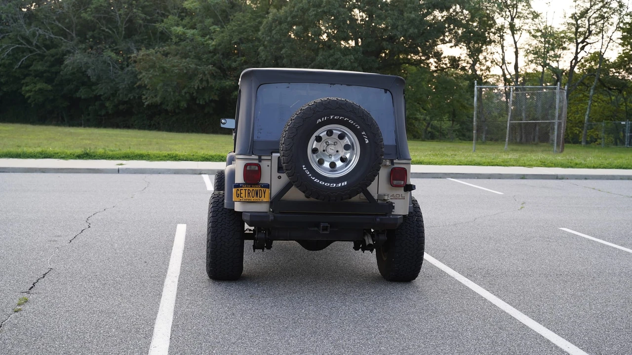 1993 Jeep YJ Wrangler - Image 6 of 31