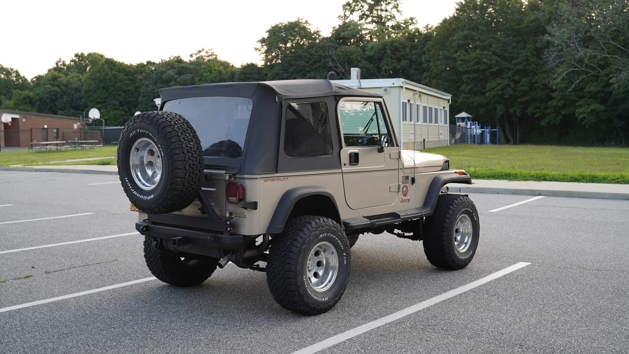 1993 Jeep YJ Wrangler - Image 7 of 31