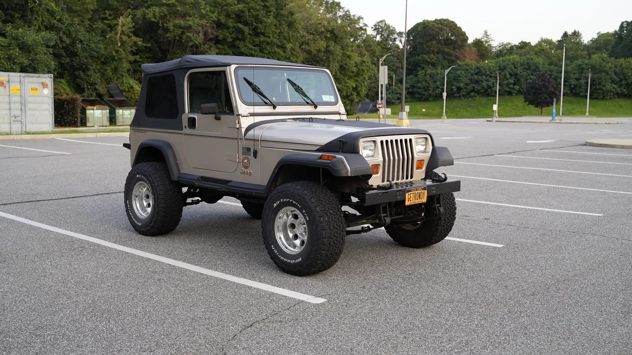1993 Jeep YJ Wrangler - Image 9 of 31